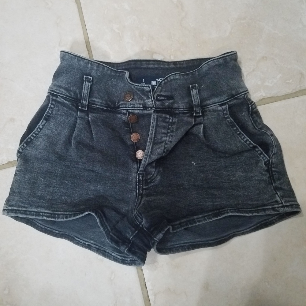 Black Hollister high-rise mom shorts